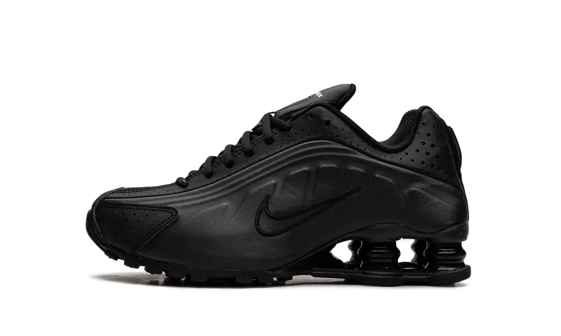Nike Shox R4 “Blackout” | CW2626-003