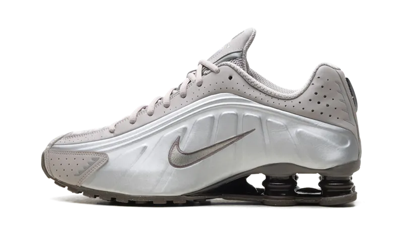 Nike Shox R4 “Cave Stone” | HQ1988-200