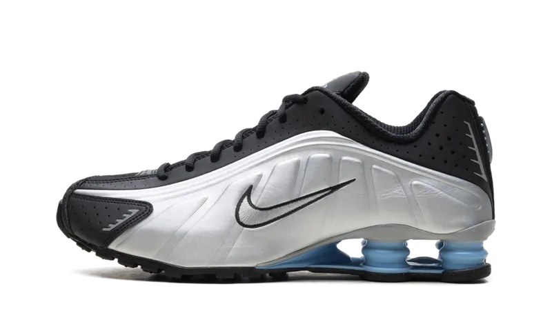 Nike Shox R4 (metallic silver / metallic silver / black) – HQ1988-004 “Metallic Silver/Black/Psychic Blue/Metallic Silver” | HQ1988-004