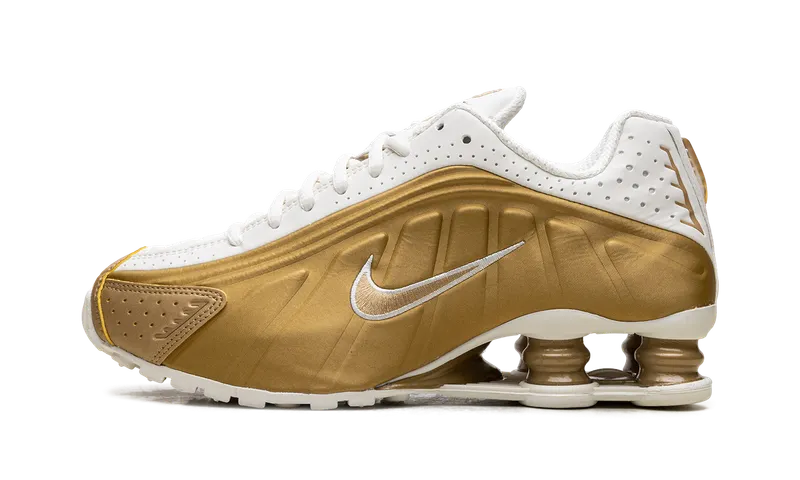 Nike Shox R4 “Metallic Gold” | AR3565-010