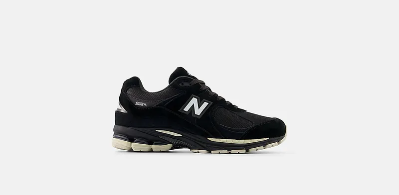 New Balance 2002R “Black/Oat” | U2002RL