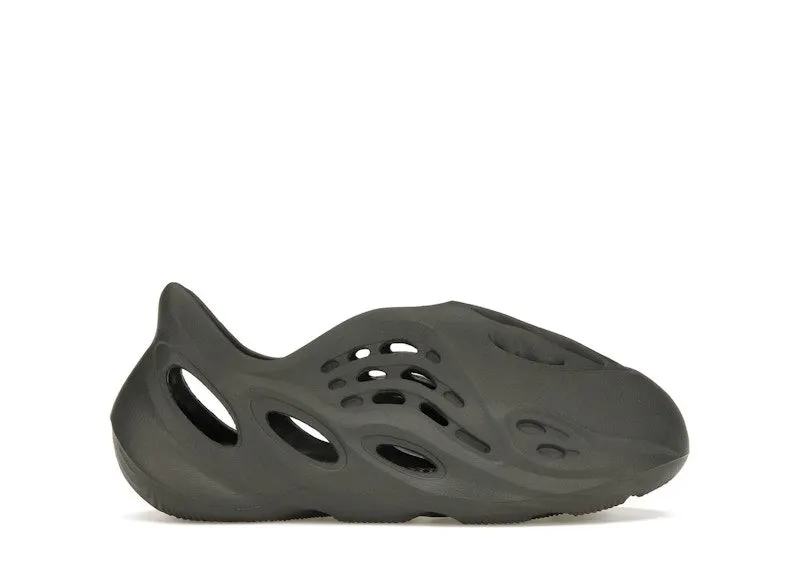 adidas Yeezy Foam RNR Carbon “Carbon / Carbon / Carbon” | IG5352