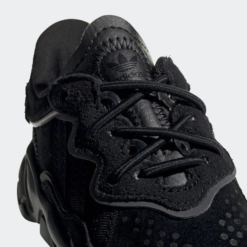 adidas OZWEEGO Core Black / Core Black / Night Metallic (EF6300)