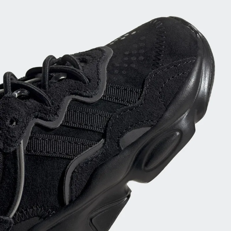 adidas OZWEEGO Core Black / Core Black / Night Metallic (EF6300)