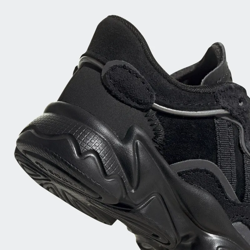 adidas OZWEEGO Core Black / Core Black / Night Metallic (EF6300)