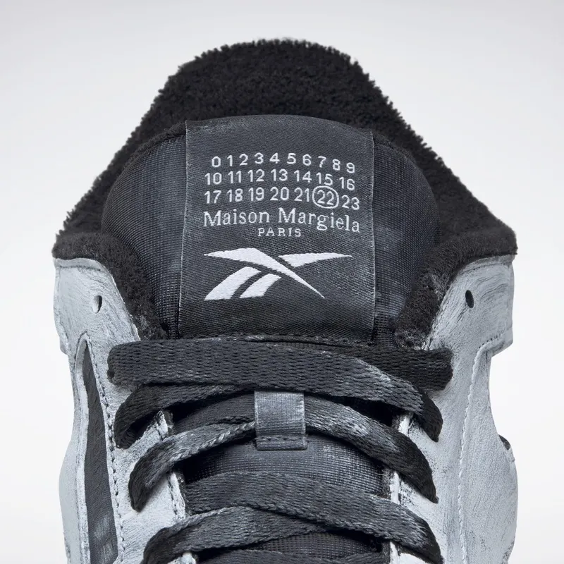 Reebok Maison Margiela Classic Leather DQ Schoenen Black / Black / Cloud White