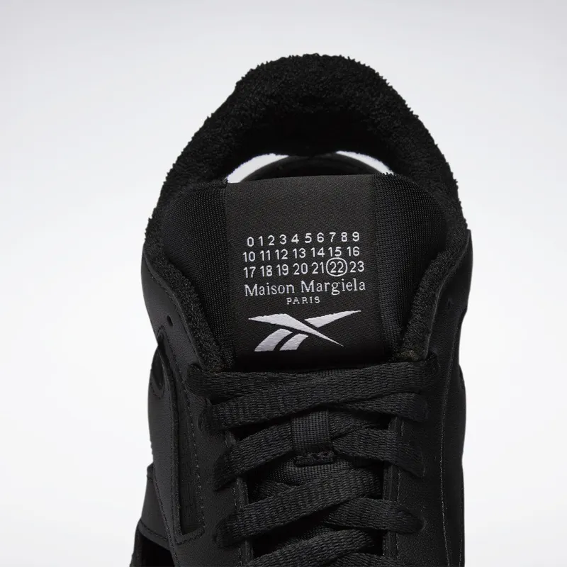 Reebok Maison Margiela Classic Leather DQ Schoenen Black / Cloud White / Black