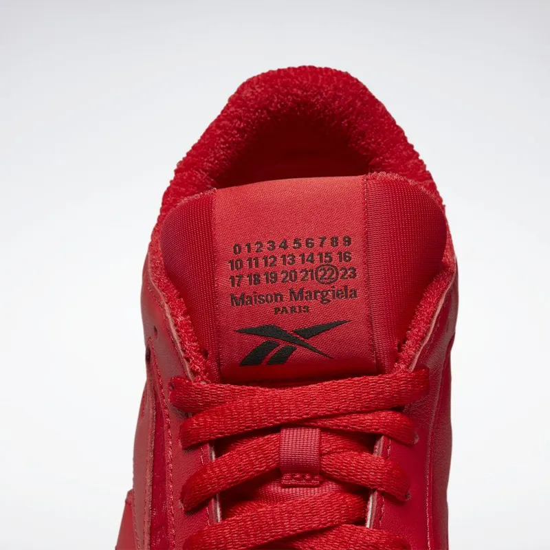 Reebok Maison Margiela Classic Leather DQ Schoenen Vector Red / Black / Cloud White