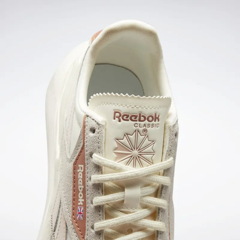 Reebok Classic Legacy AZ Schoenen Soft Ecru / Canyon Coral / Chalk