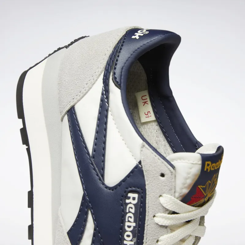 Reebok AZ II Schoenen Chalk / Pure Grey 3 / Vector Navy
