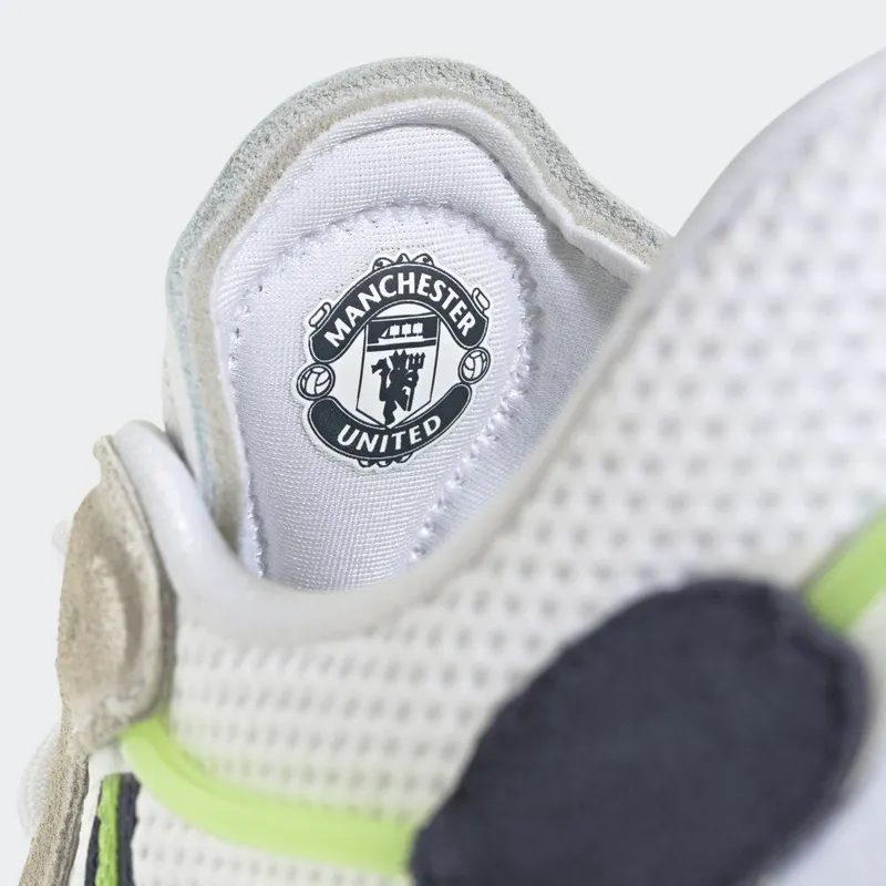 adidas OZWEEGO Manchester United Cloud White / Legend Ink / Team Semi Solid Green (HP7801)