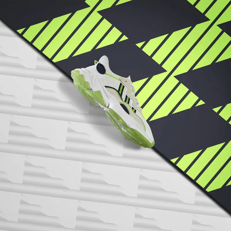 adidas OZWEEGO Manchester United Cloud White / Legend Ink / Team Semi Solid Green (HP7801)