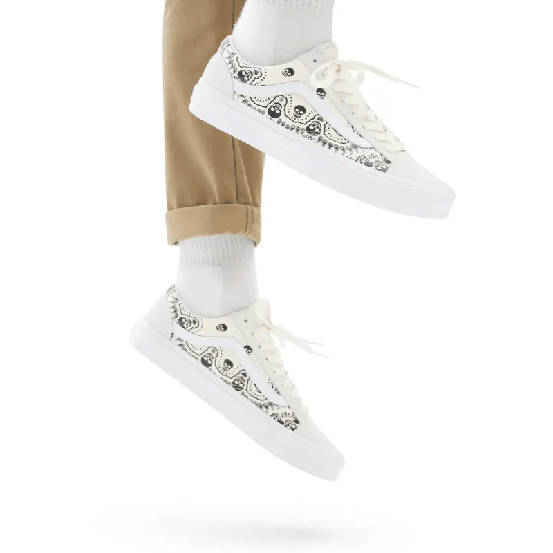 VANS Bandana Style 36 Wit (VN0A54F642S)