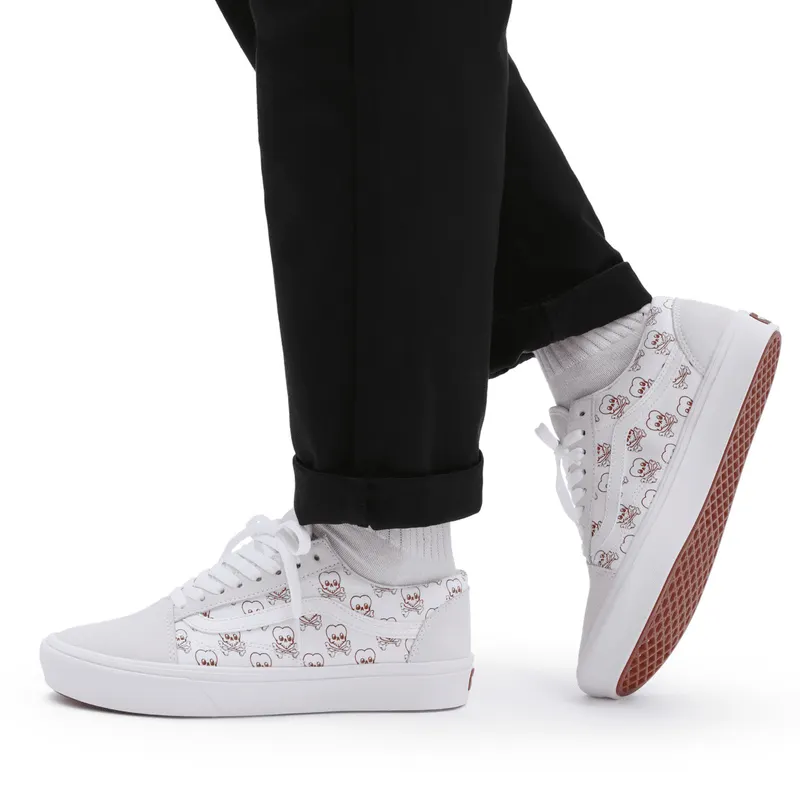 VANS Coldhearted Comfycush Old Skool Wit (VN0A5DYCB1D)