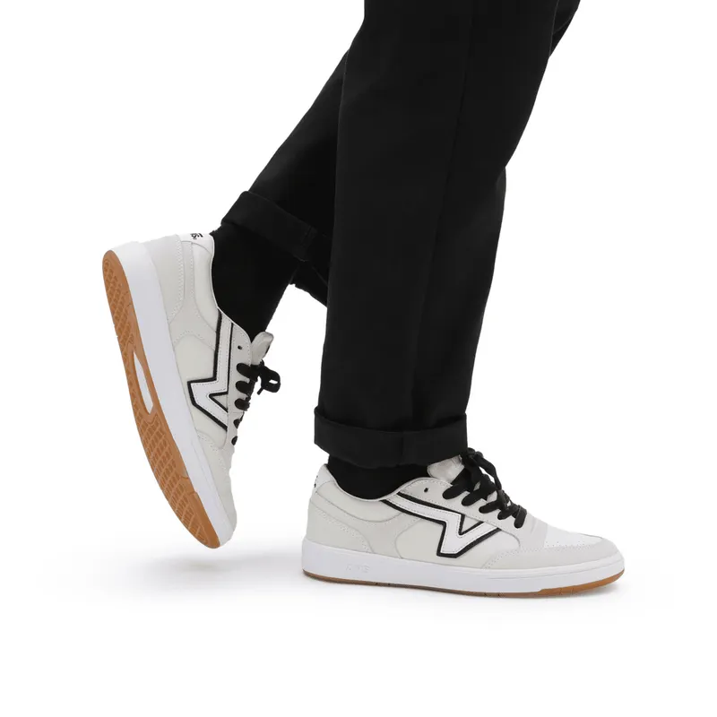 VANS Serio Collection Lowland Comfycush Wit (VN0A7TNL91O)