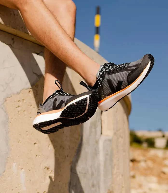 Veja CONDOR 2 ALVEOMESH CONCRETE BLACK NEON ORANGE (CL012484)
