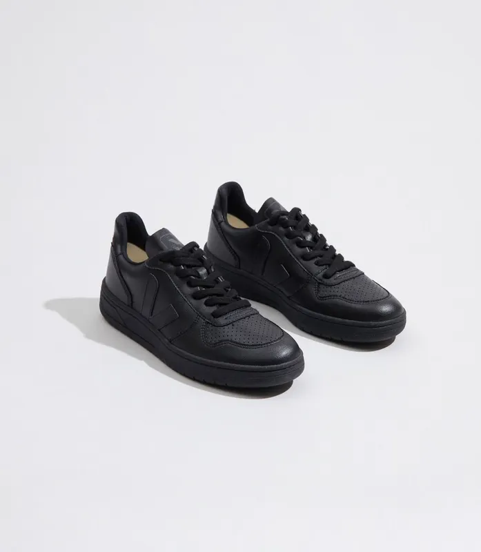 Veja V-10 BLACK BLACK SOLE (VX020001)