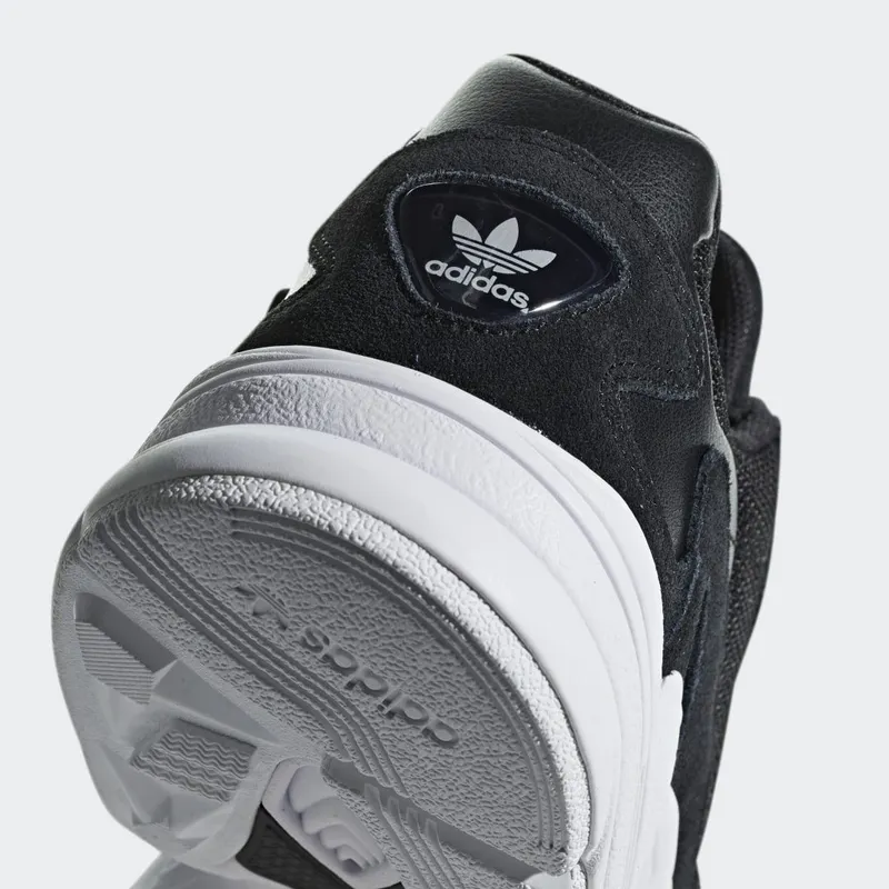 adidas Falcon Core Black / Core Black / Cloud White (B28129)