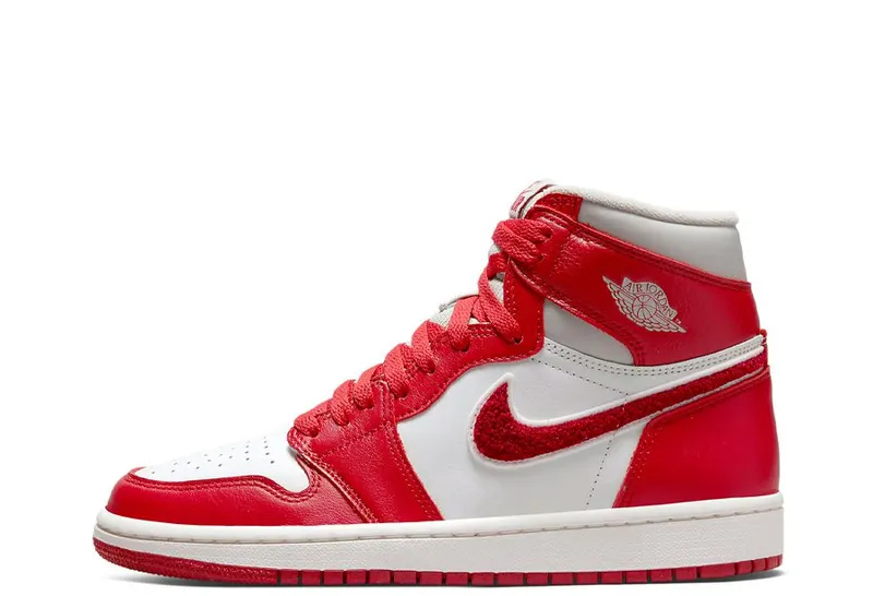 Air Jordan 1 High OG WMNS Varsity Red (DJ4891-061-W)