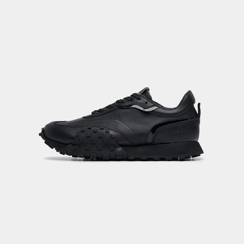 Filling Pieces Crease Runner Black