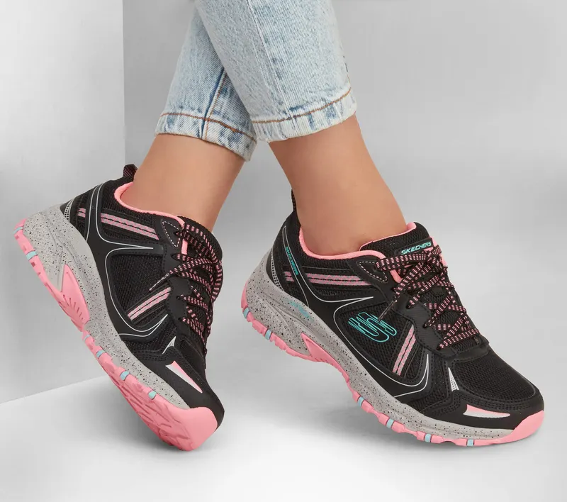 Skechers Hillcrest – Vast Adventure – Zwart / Heet Roze (149820-BKHP)