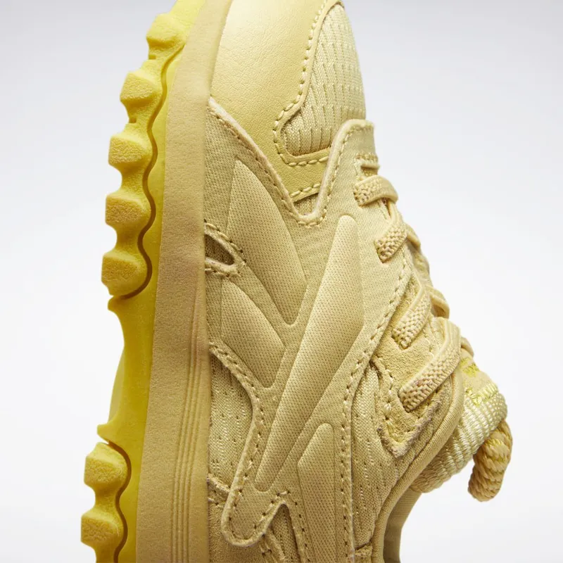 Reebok Cardi B Classic Leather V2 Schoenen Weathered Yellow / Weathered Yellow / Utility Yellow