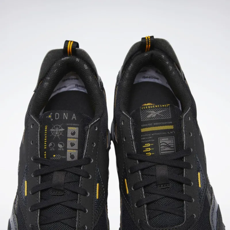 Reebok Jurassic World LX 2200 Schoenen Core Black / Cool Shadow / Track Gold