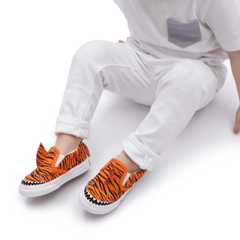 VANS Slip-on Shark Velcro Oranje (VN0A7Q4Z8CF)