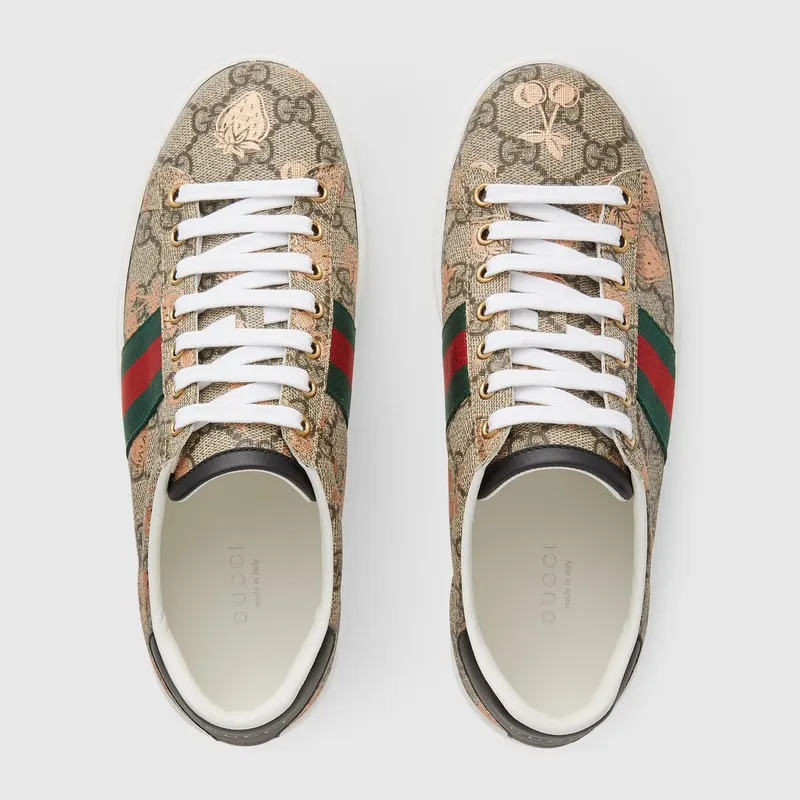 Gucci berry print Ace (433900UM6108295)