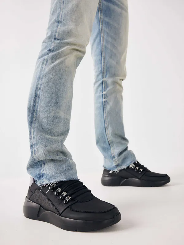 Nubikk Roque Roman M Zwart (210575001)