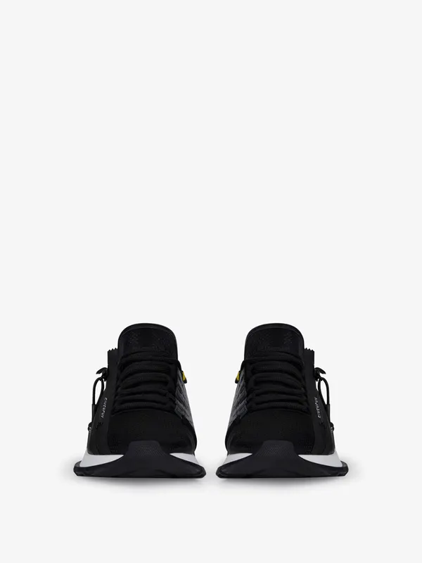Givenchy Spectre low runners sneakers in perforated leather with zip (BH003MH0NJ-001)
