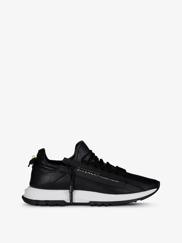 Givenchy Spectre low runners sneakers in perforated leather with zip (BH003MH0NJ-001)