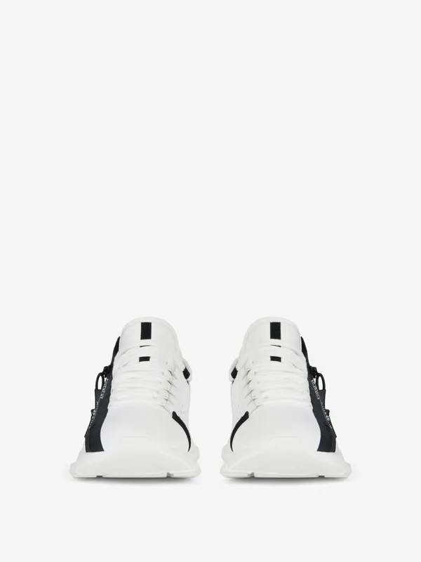 Givenchy Spectre low runners sneakers in perforated leather with zip (BH003MH0NJ-100)
