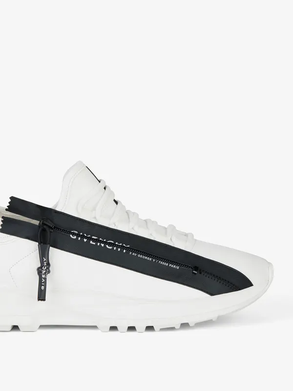 Givenchy Spectre low runners sneakers in perforated leather with zip (BH003MH0NJ-100)