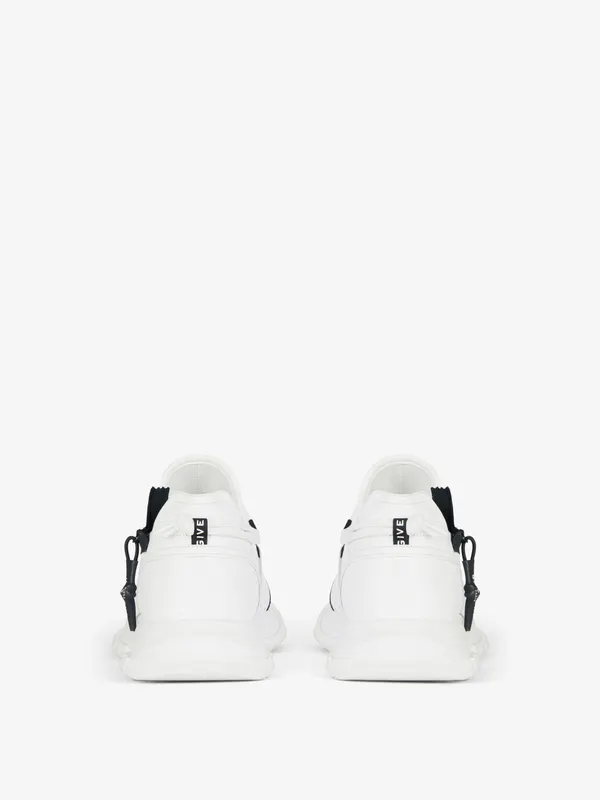 Givenchy Spectre low runners sneakers in perforated leather with zip (BH003MH0NJ-100)