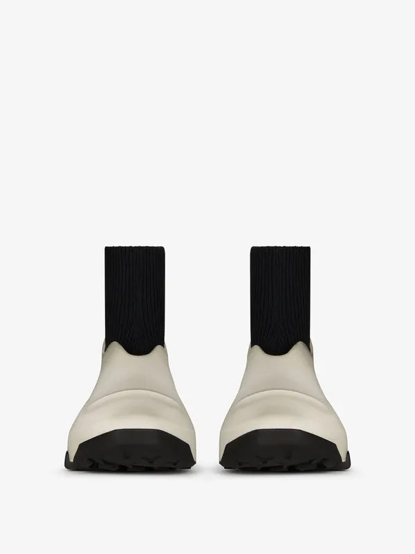 Givenchy Monumental Mallow hybrid shoes in rubber and mesh (BHZ012H10T-181)