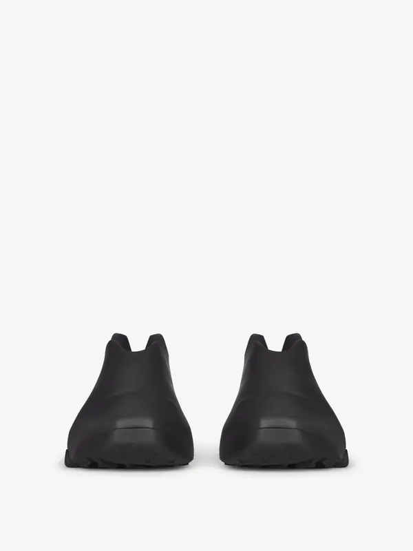 Givenchy Monumental Mallow low shoes in rubber (BHZ013H113-001)