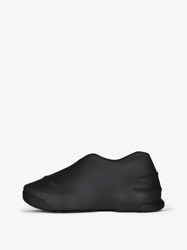 Givenchy Monumental Mallow low shoes in rubber (BHZ013H113-001)