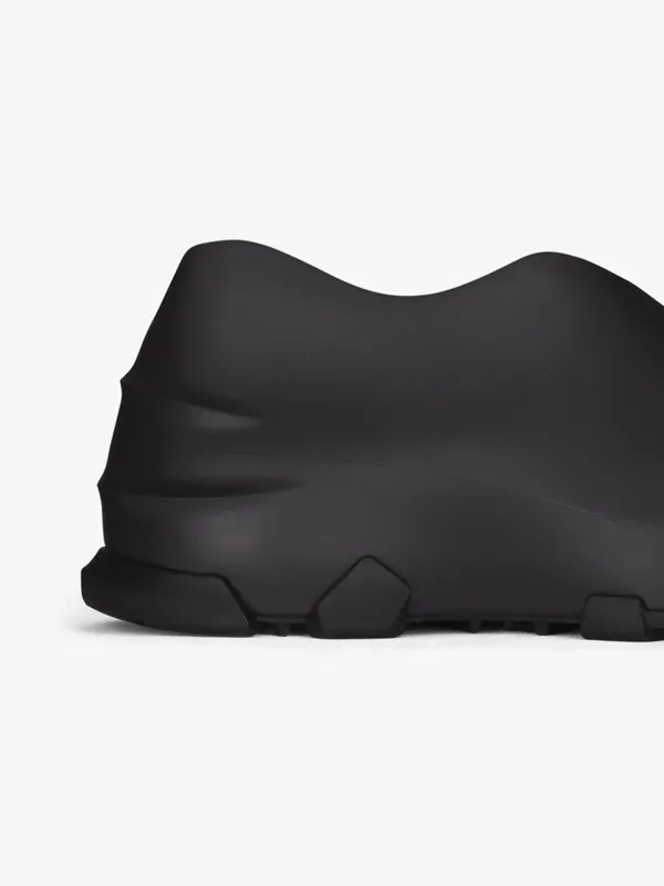 Givenchy Monumental Mallow low shoes in rubber (BHZ013H113-001)