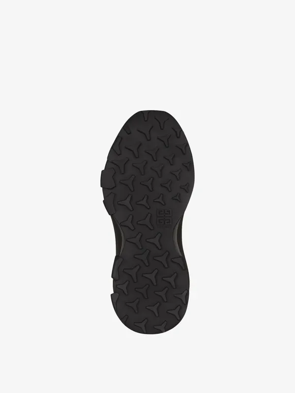 Givenchy Monumental Mallow low shoes in rubber (BHZ013H113-001)