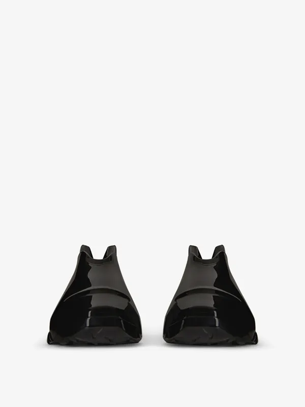 Givenchy Monumental Mallow low shoes in shiny rubber (BHZ013H11H-001)