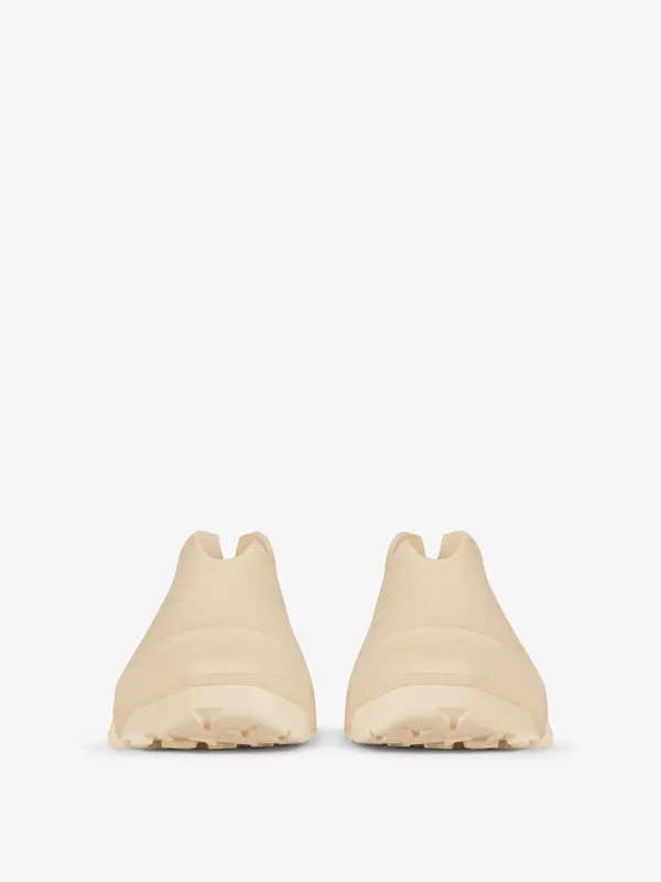 Givenchy Monumental Mallow low shoes in rubber (BHZ013H185-285)