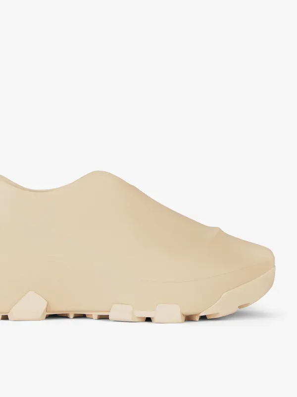 Givenchy Monumental Mallow low shoes in rubber (BHZ013H185-285)