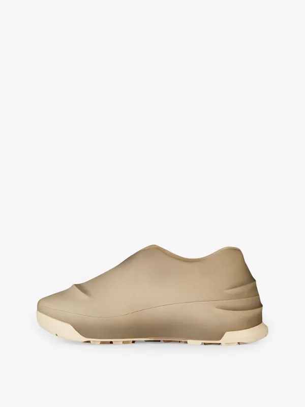Givenchy Monumental Mallow low shoes in worn out effect rubber (BHZ013H187-285)