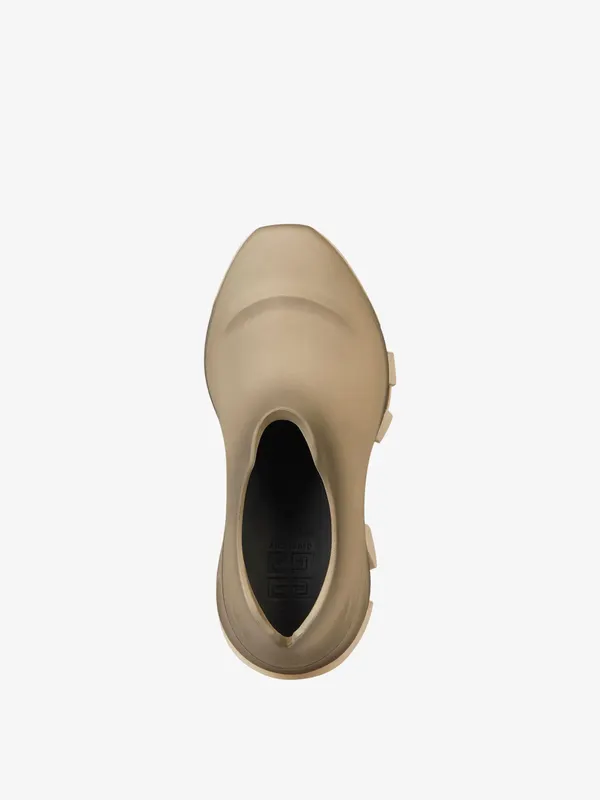 Givenchy Monumental Mallow low shoes in worn out effect rubber (BHZ013H187-285)