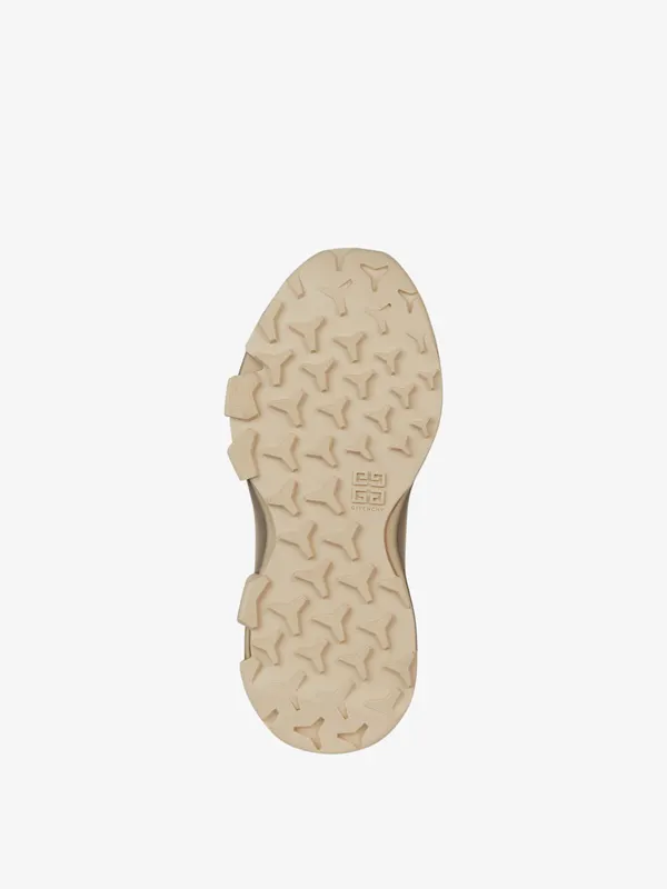 Givenchy Monumental Mallow low shoes in worn out effect rubber (BHZ013H187-285)