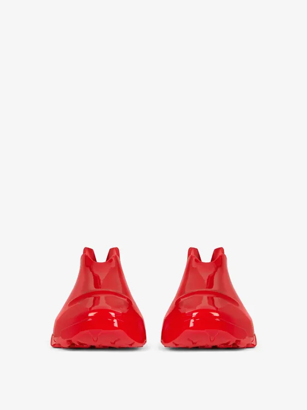 Givenchy Monumental Mallow low shoes in shiny rubber (BHZ013H189-600)