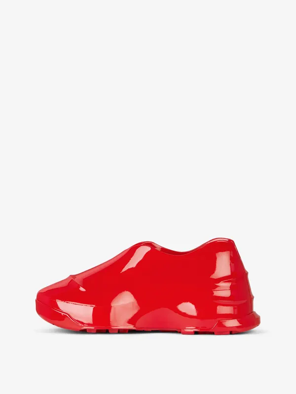 Givenchy Monumental Mallow low shoes in shiny rubber (BHZ013H189-600)