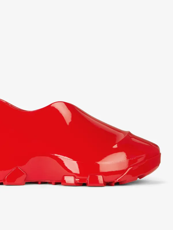 Givenchy Monumental Mallow low shoes in shiny rubber (BHZ013H189-600)