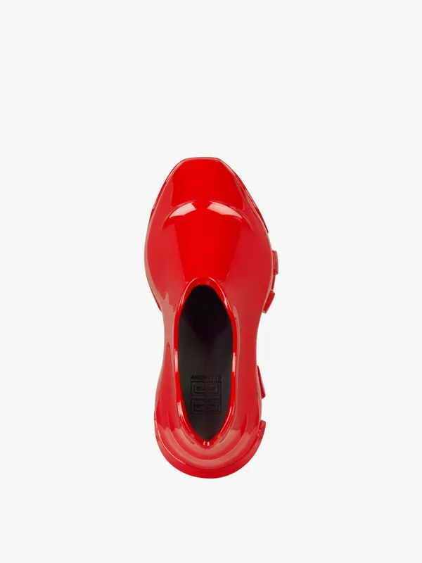 Givenchy Monumental Mallow low shoes in shiny rubber (BHZ013H189-600)